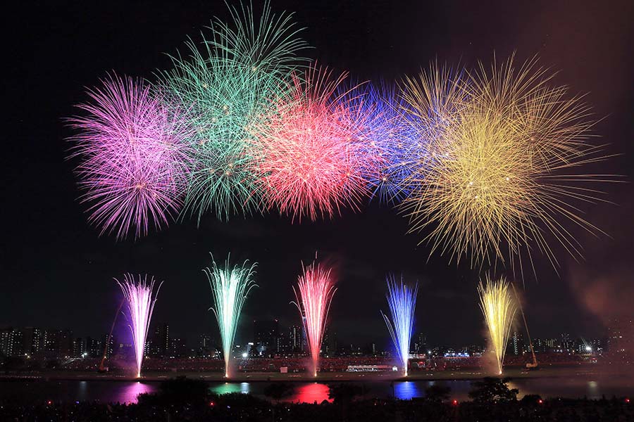 一度は見たい 花火大会 Top10 河川敷から山々を照らす絶景花火まで 18年版 レッツエンジョイ東京