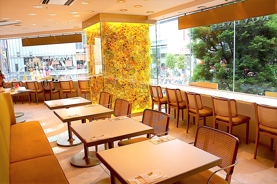 まるで渋谷のオアシス⁉新生「ロクシタンカフェ」のピエール・エルメ・パリ監修スイーツにうっとり！｜レッツエンジョイ東京