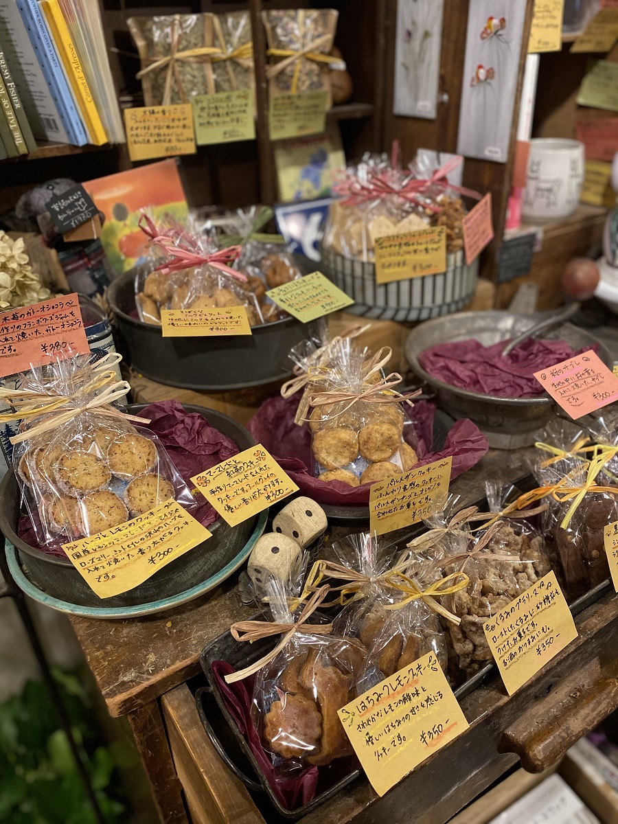 東京 花咲くパンケーキや彼岸花の名所も 秋の花めぐりコース レッツエンジョイ東京