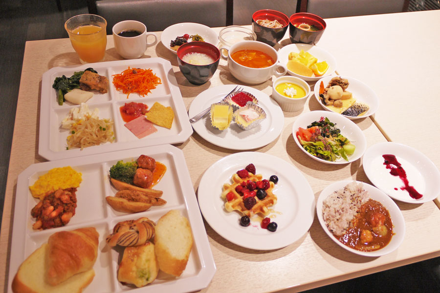 優雅なホテルの朝ビュッフェ1 600円 絶品焼きたてパンやワッフルなど 約40種類が食べ放題の池袋モーニング レッツエンジョイ東京