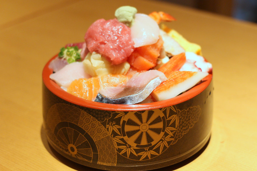開店前から行列の爆盛ちらし 神田 すし定 ランチレポ レッツエンジョイ東京 開店前から行列の爆盛ちらし 神田 すし定 ランチレポ レッツエンジョイ東京