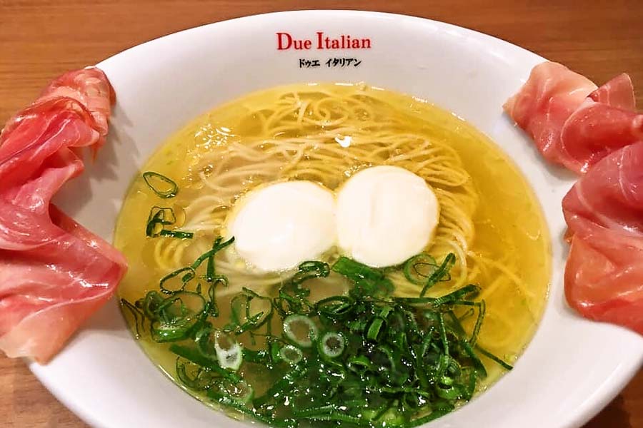 8割が女性のラーメン店 市ケ谷 ドゥエイタリアン レッツエンジョイ東京