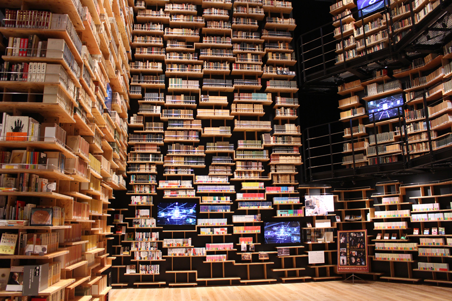 本棚劇場 が圧巻 角川武蔵野ミュージアムレポ レッツエンジョイ東京