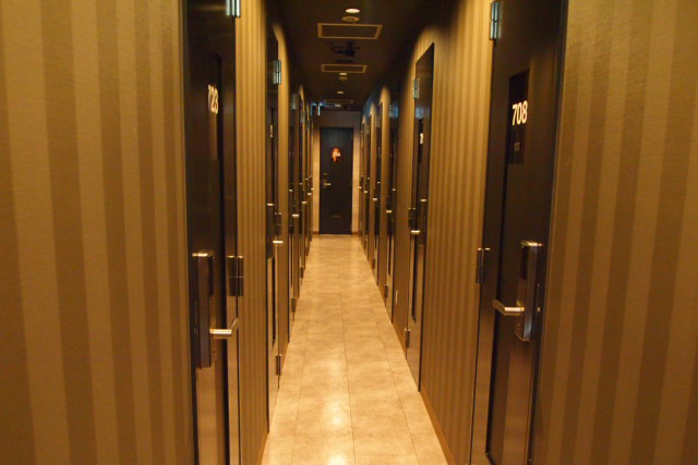 池袋 18歳未満お断り 豪華な高級漫画喫茶 ネットカフェ レッツエンジョイ東京