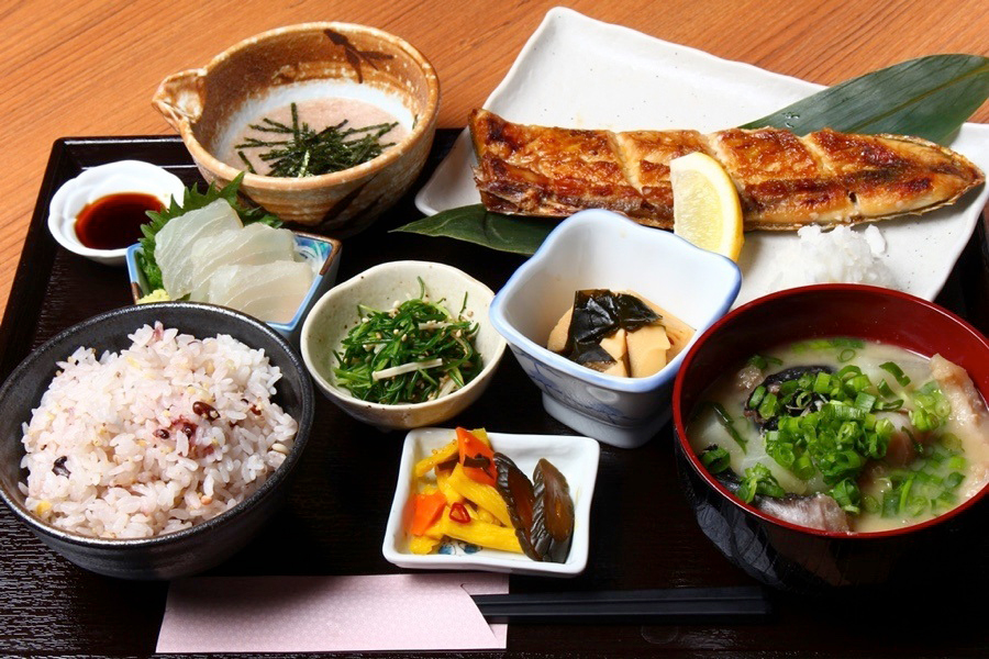 焼き魚とろろ専門店ハラス屋マグロのハラス焼き定食