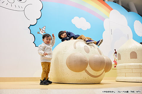 のぼって、滑って、ジャンプにかけっこ。「わんぱくアイランド」の遊具でアクティブに遊ぼう♪
