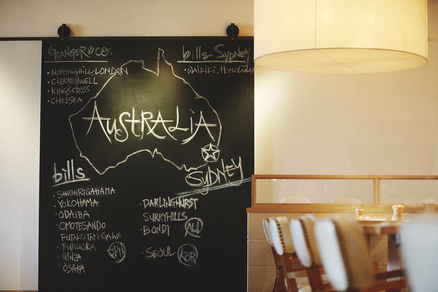 国内店舗では最大なのが実はこのbills お台場。足を一歩踏み入れると、そこはもうオーストラリア！