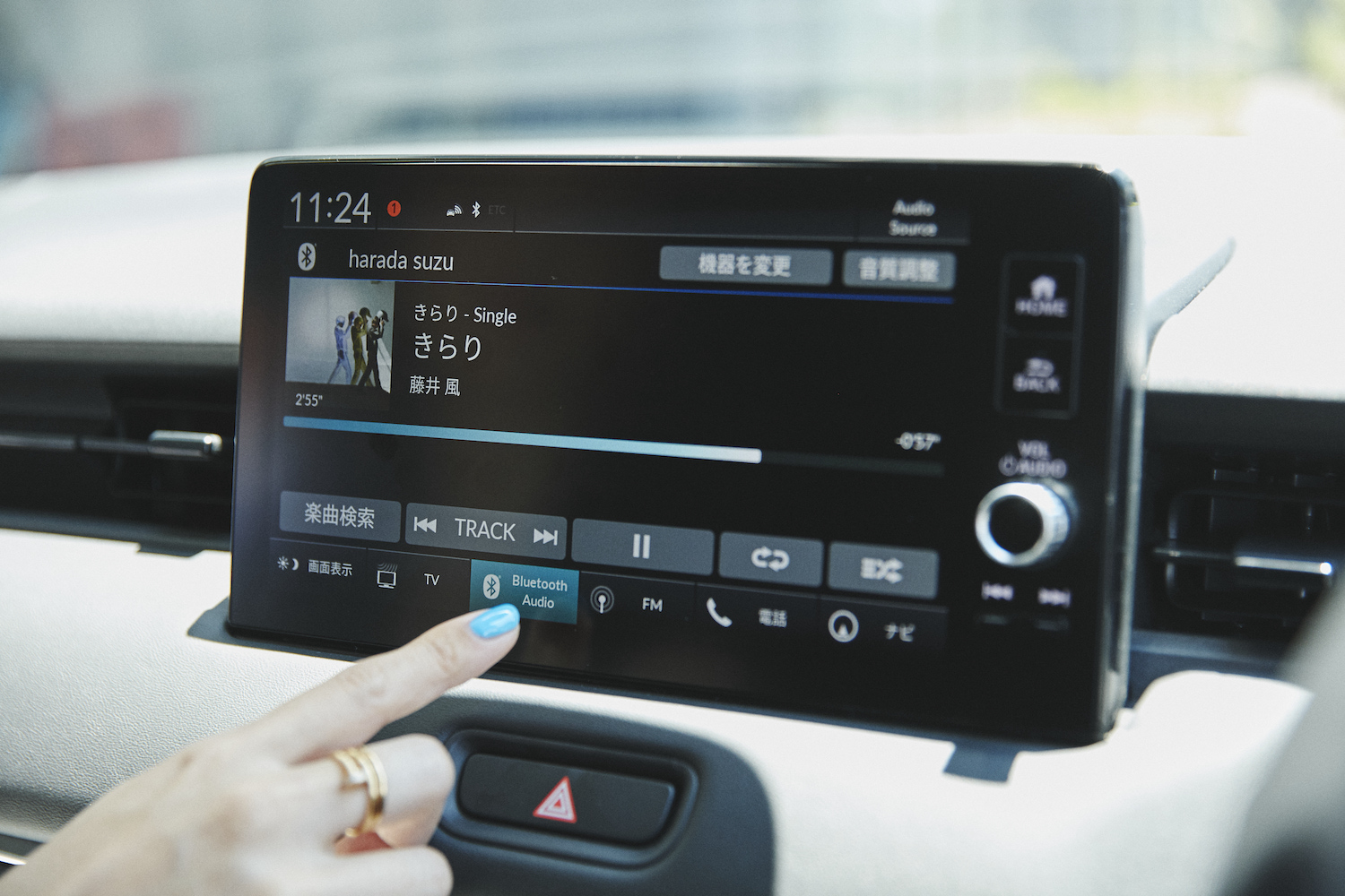 専用開発の「プレミアムオーディオ」を搭載。車内10ヵ所に設置した高性能Pioneer製アンプで、臨場感あふれるサウンド空間に。