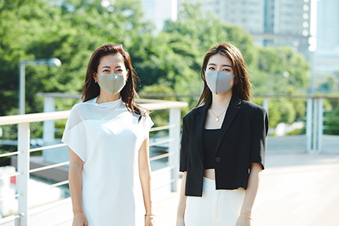 撮影カット以外ではマスク着用