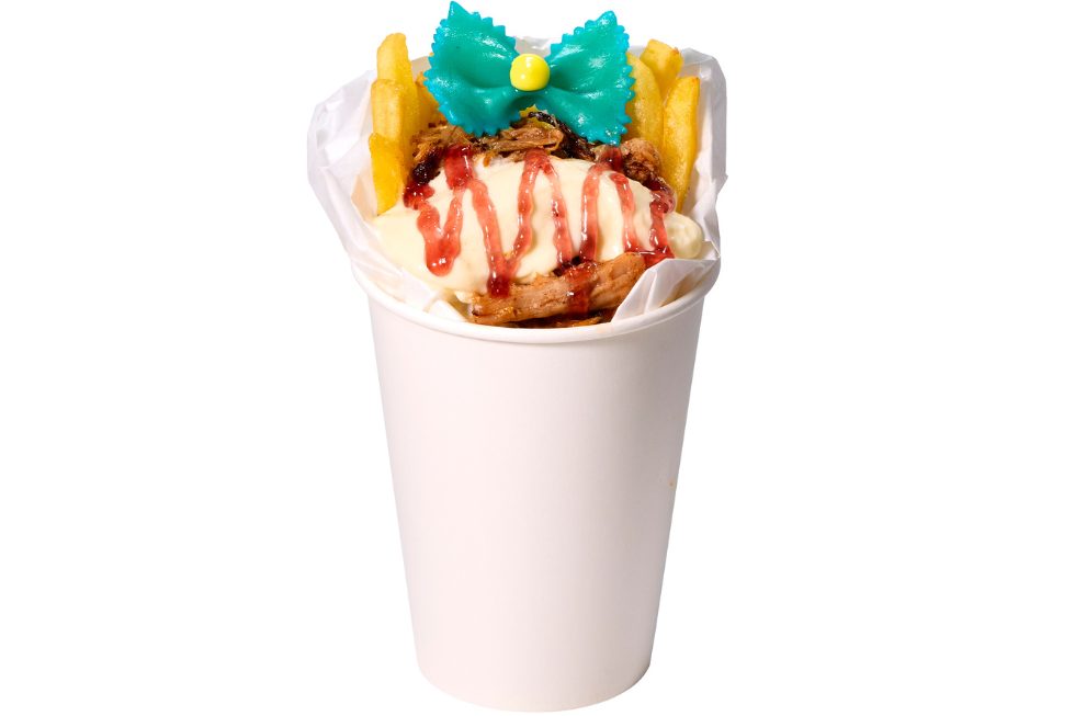 KINAのプルドポークフライドポテト～ブルーベリーサワークリームソース～