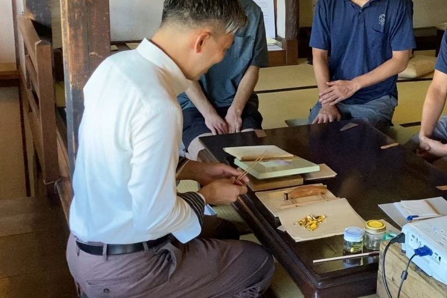 箔移し仕事の実演